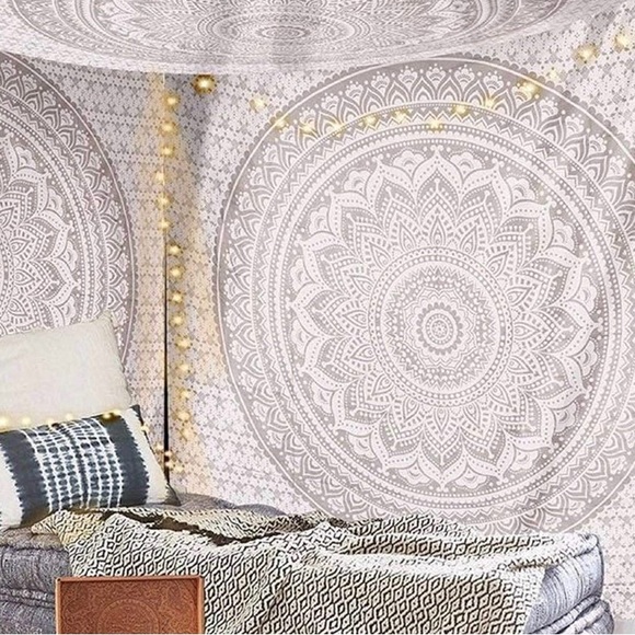 THE ART BOX Wall Tapestry for Bedroom -Silver/white. - Picture 7 of 9